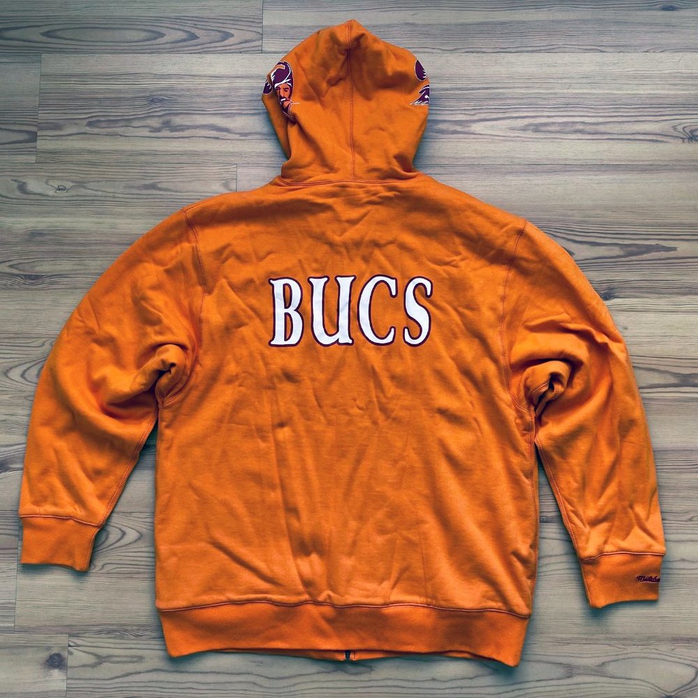 Tampa bay Buccaneers Throwback Mitchell & Ness Full Zip hoodie(48/XL) - Picture 3 of 3